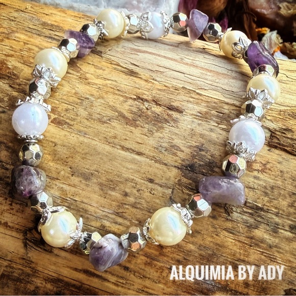 Alquimia Jewelry - Amethyst Pearl Bracelet • Elegant silver Accent • 8mm Beads